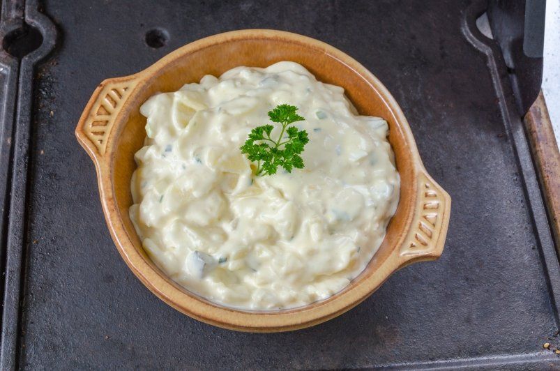 Салат "Вкусняшка" — название говорит само за себя: и к семейному ужину, и к празднику — про оливье напрочь забыли