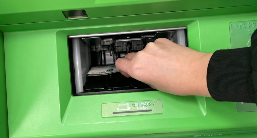По 63 000 рублей начислят на счет каждому: Сбербанк обрадовал россиянина