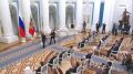 Владимир Путин вручил золотые звезды Героев России космонавтам