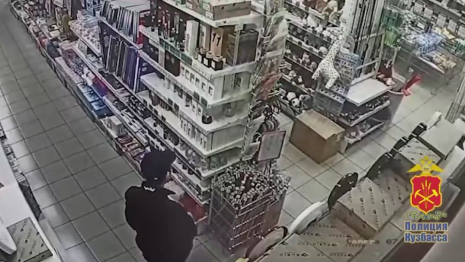 Украл банные принадлежности и раздал прохожим: междуреченцу грозит до 2 лет лишения свободы