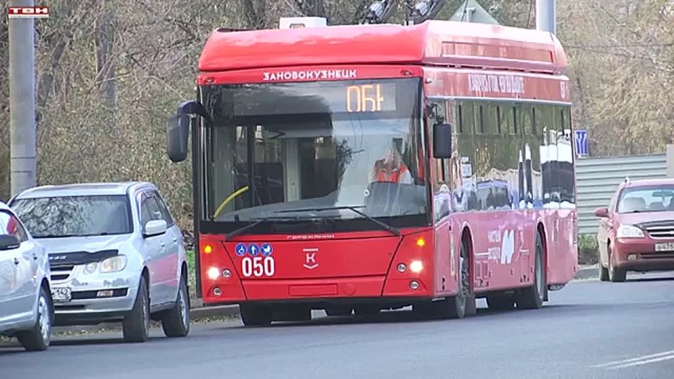 По Новоильинскому району поехал троллейбус