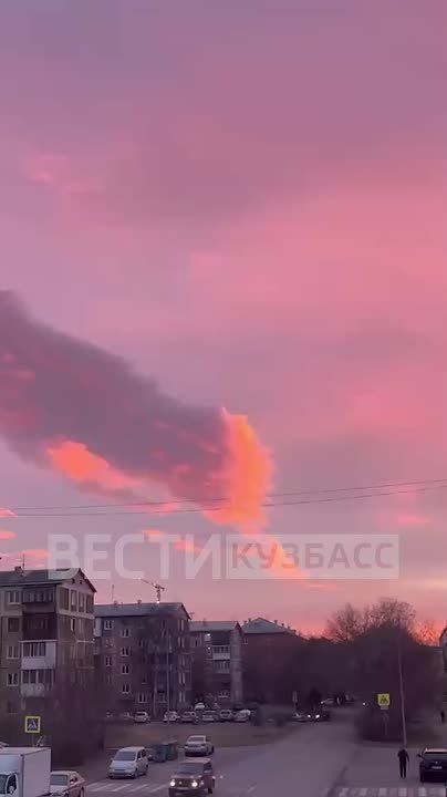 "Вот так небо!": кадры заката над городом Кемерово