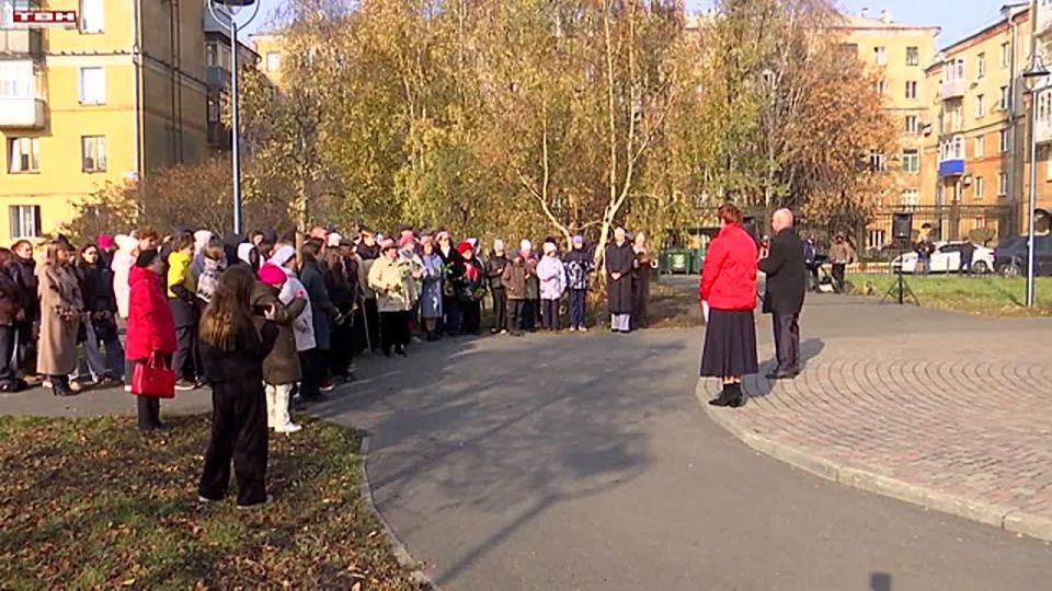 Возложение цветов к стеле «100-летие комсомола Кузнецка»