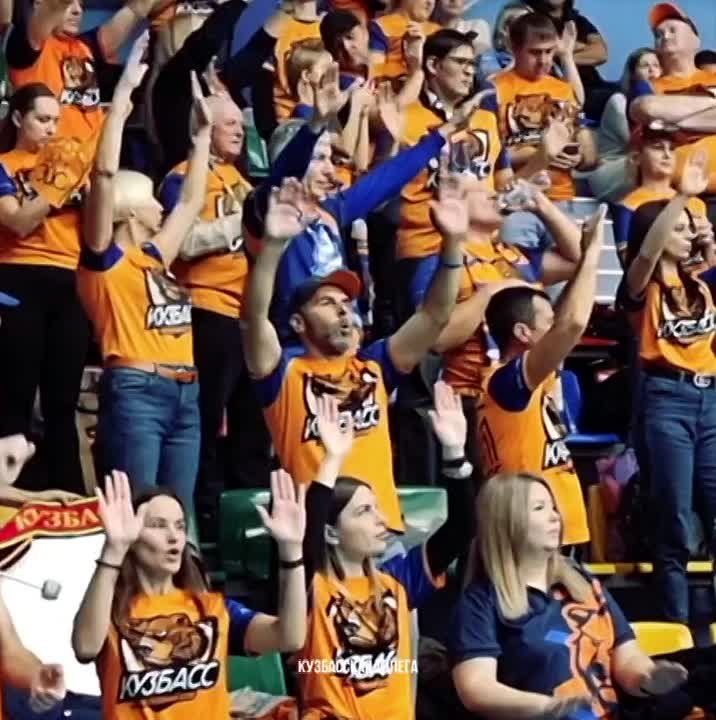 Волейбольный "Кузбасс" одержал первую победу в чемпионате России