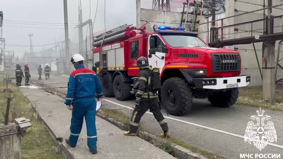 Кадрами ликвидации пожара на Кемеровской ГРЭС делится региональное МЧС
