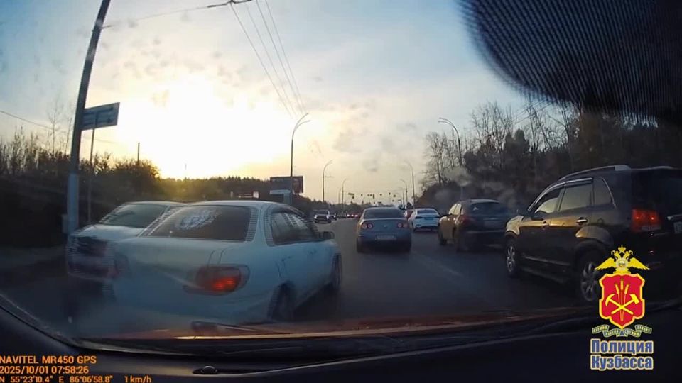 В Кемерове по материалам «Мобильного патруля» на 9 000 рублей оштрафован автомобилист, который создал аварийную ситуацию на дороге