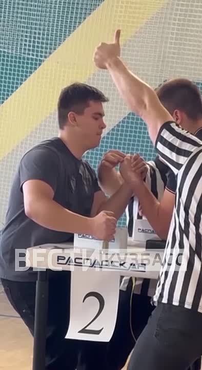 В Кемерове прошли чемпионат и первенство области по армрестлингу