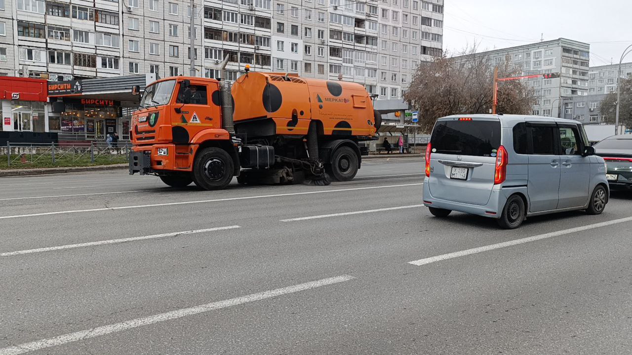 В уборке города сегодня задействованы 189 рабочих и 81 единица спецтехники В уборке города сегодня задействованы 189 рабочих и 81 единица спецтехники