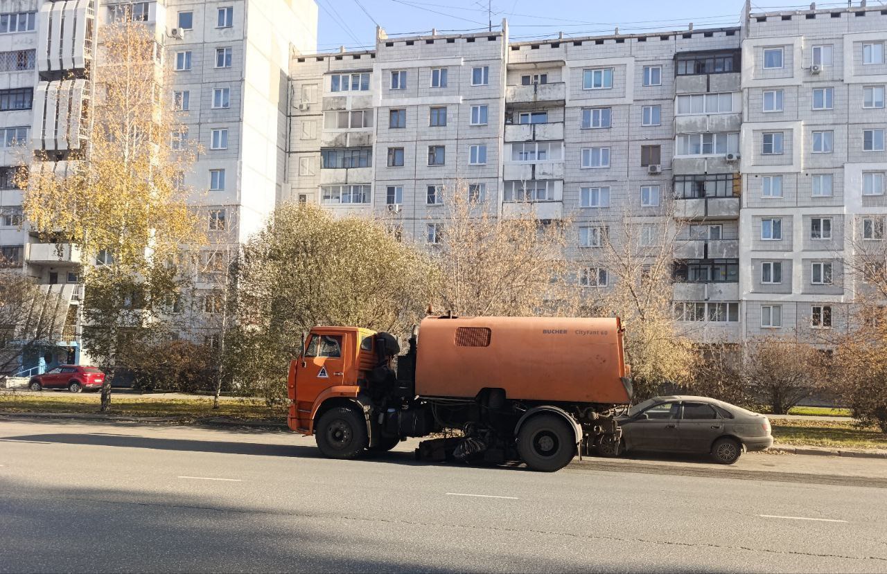 Во всех районах города сегодня ведется уборка улиц, парков и скверов Во всех районах города сегодня ведется уборка улиц, парков и скверов