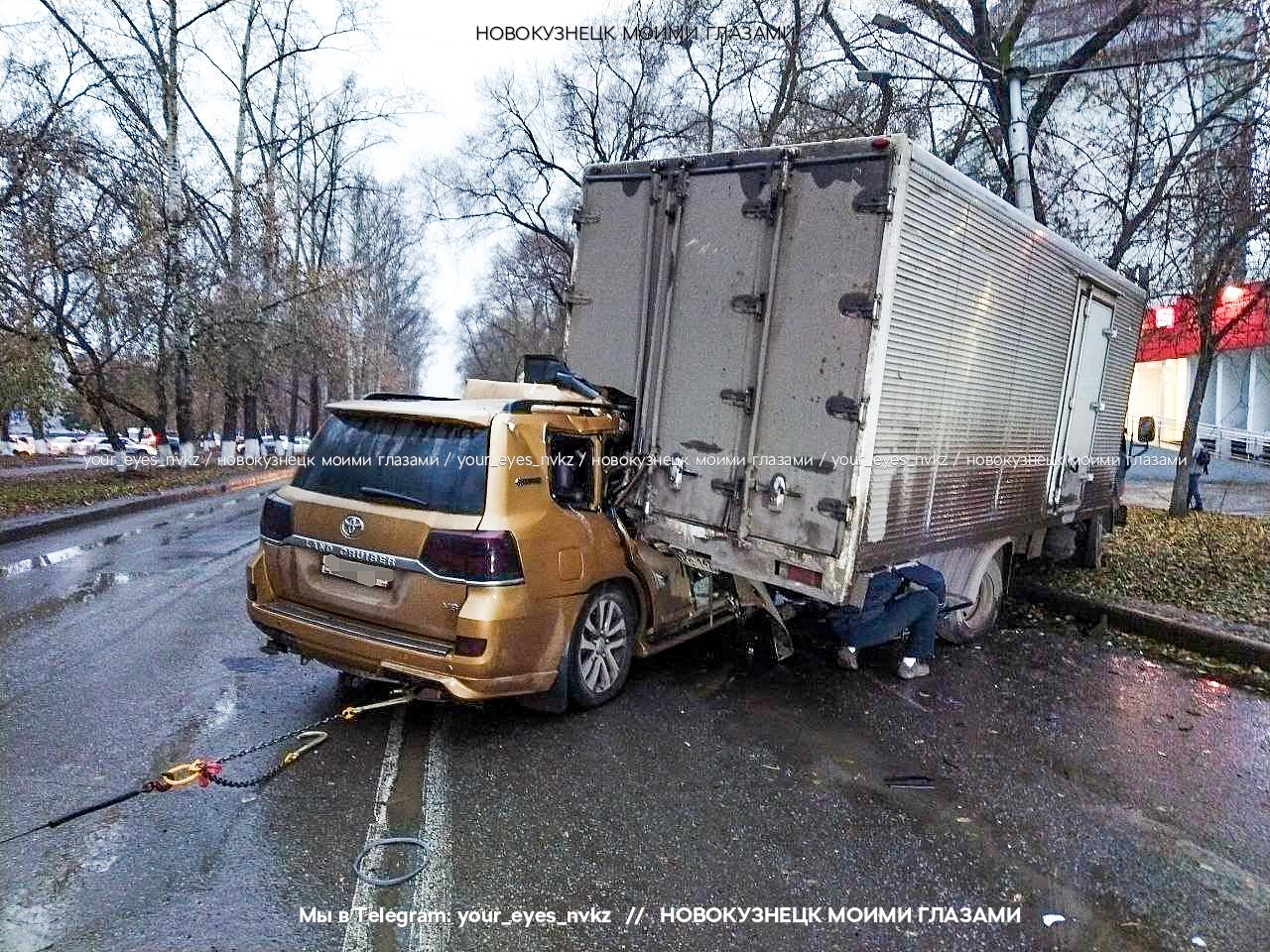 ГИБДД Кузбасса: «Машина всмятку – пострадавших нет»