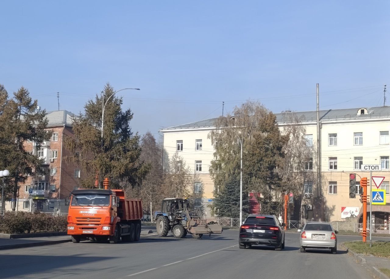 Во всех районах города сегодня ведется уборка улиц, парков и скверов Во всех районах города сегодня ведется уборка улиц, парков и скверов