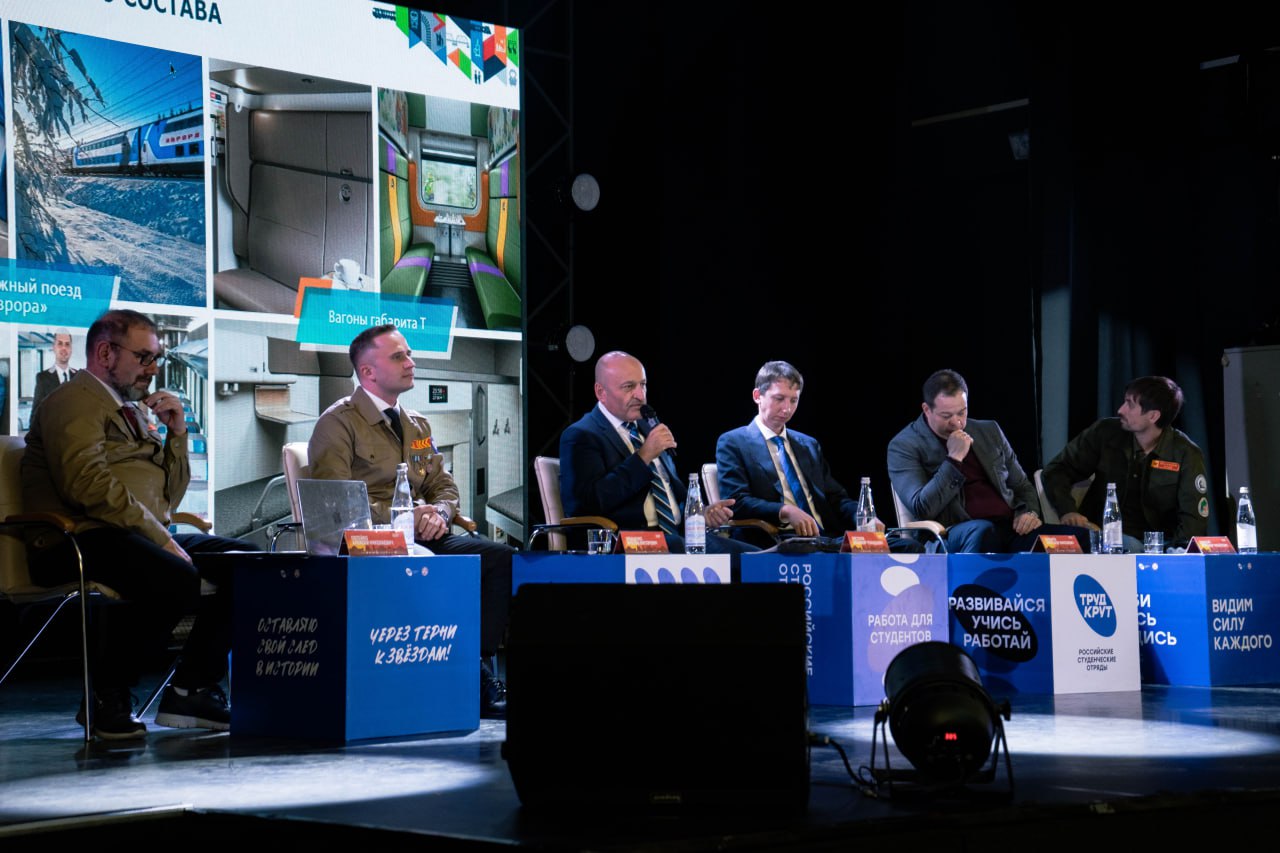 В ОмГУПС на фестивале «Транспорт будущего» назвали лучшие железнодорожные студенческие отряды по итогам трудового семестра 2025 года В ОмГУПС на фестивале «Транспорт будущего» назвали лучшие железнодорожные студенческие отряды по итогам трудового семестра 2025 года