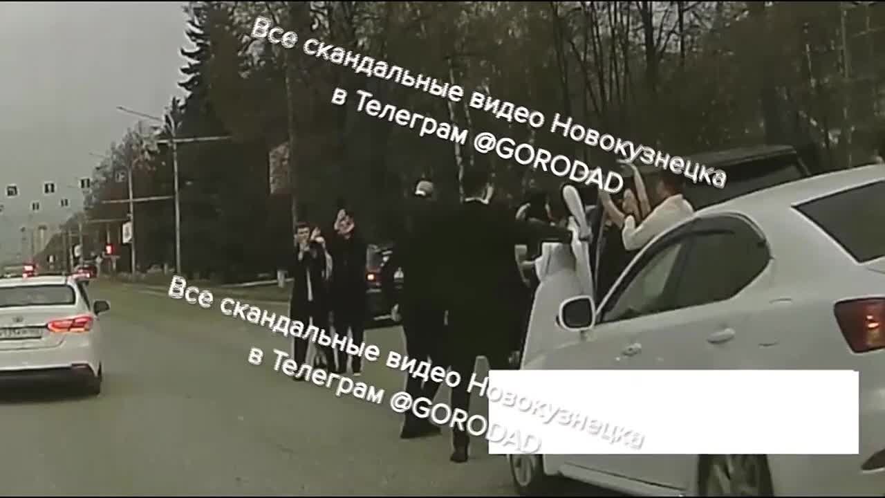 «Отплясали на штраф!». К ответственности привлекли участников свадебного кортежа в Новокузнецке