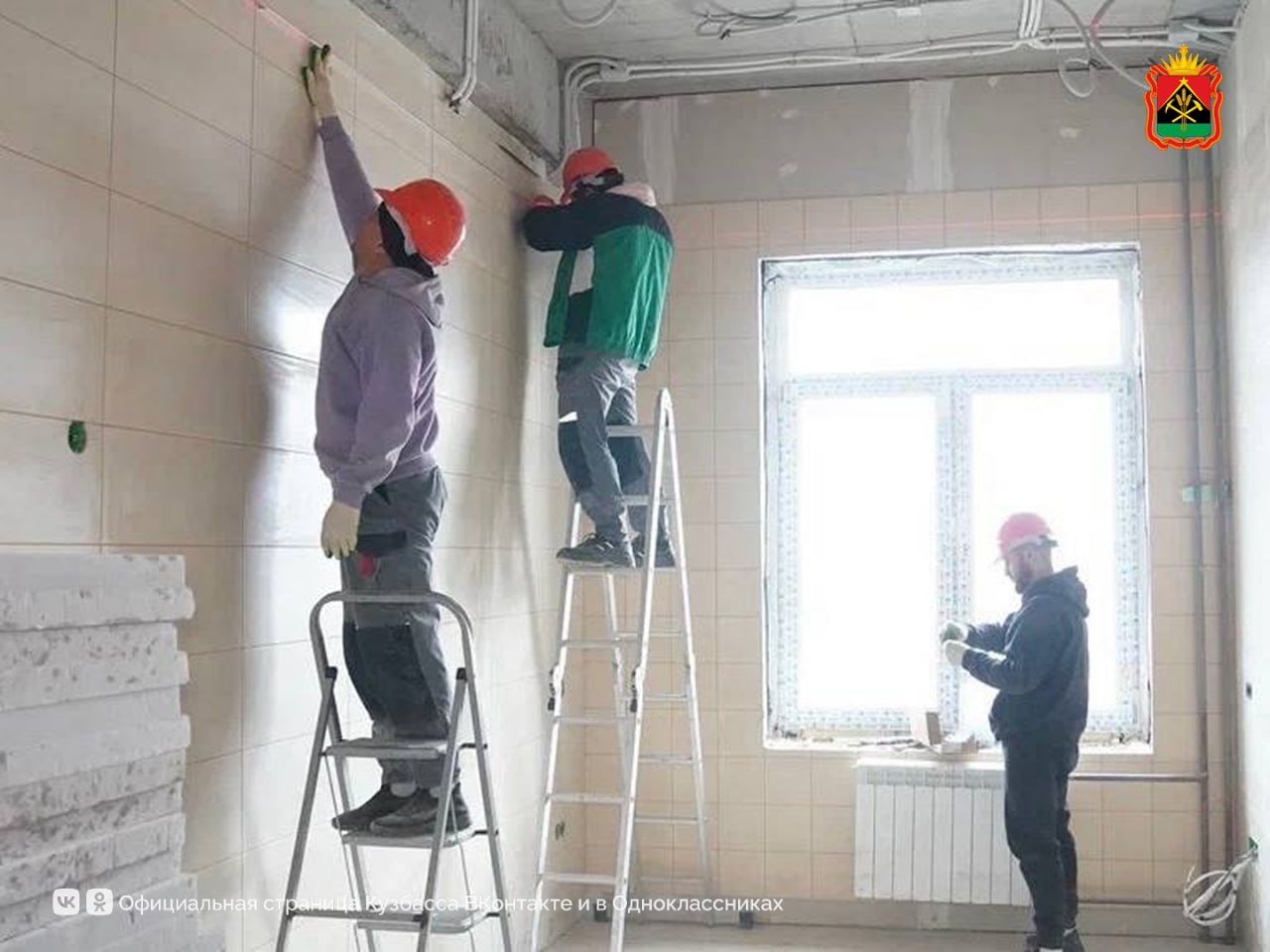 Губернатор Илья Середюк проверил ход строительства детской поликлиники в Белове Губернатор Илья Середюк проверил ход строительства детской поликлиники в Белове