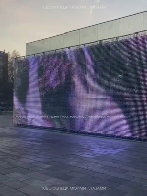 В Новокузнецке очевидцы нашли зимний водопад