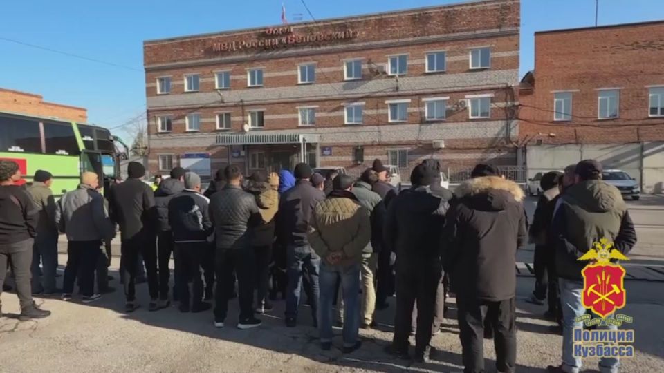 В Белове сотрудники полиции в ходе рейда привлекли к ответственности иностранных граждан за нарушение миграционного законодательства