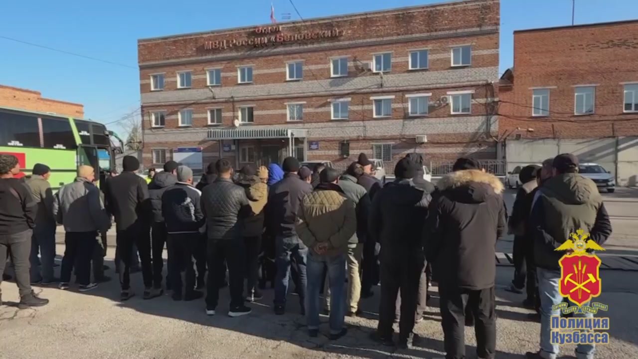 В Белове сотрудники полиции в ходе рейда привлекли к ответственности иностранных граждан за нарушение миграционного законодательства