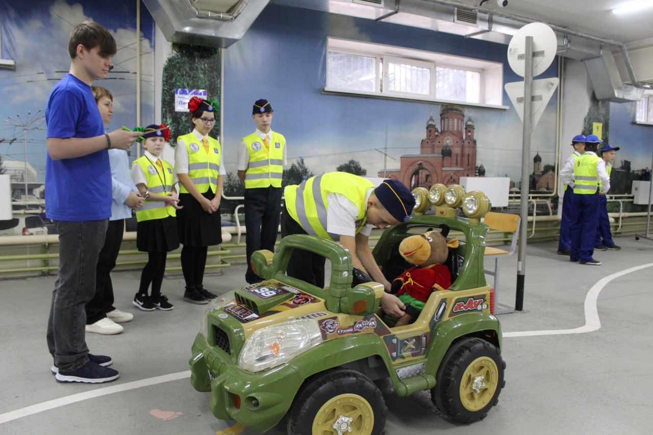 В Кузбассе прошел 15-й региональный конкурс по ПДД среди воспитанников детских домов и школ-интернатов В Кузбассе прошел 15-й региональный конкурс по ПДД среди воспитанников детских домов и школ-интернатов