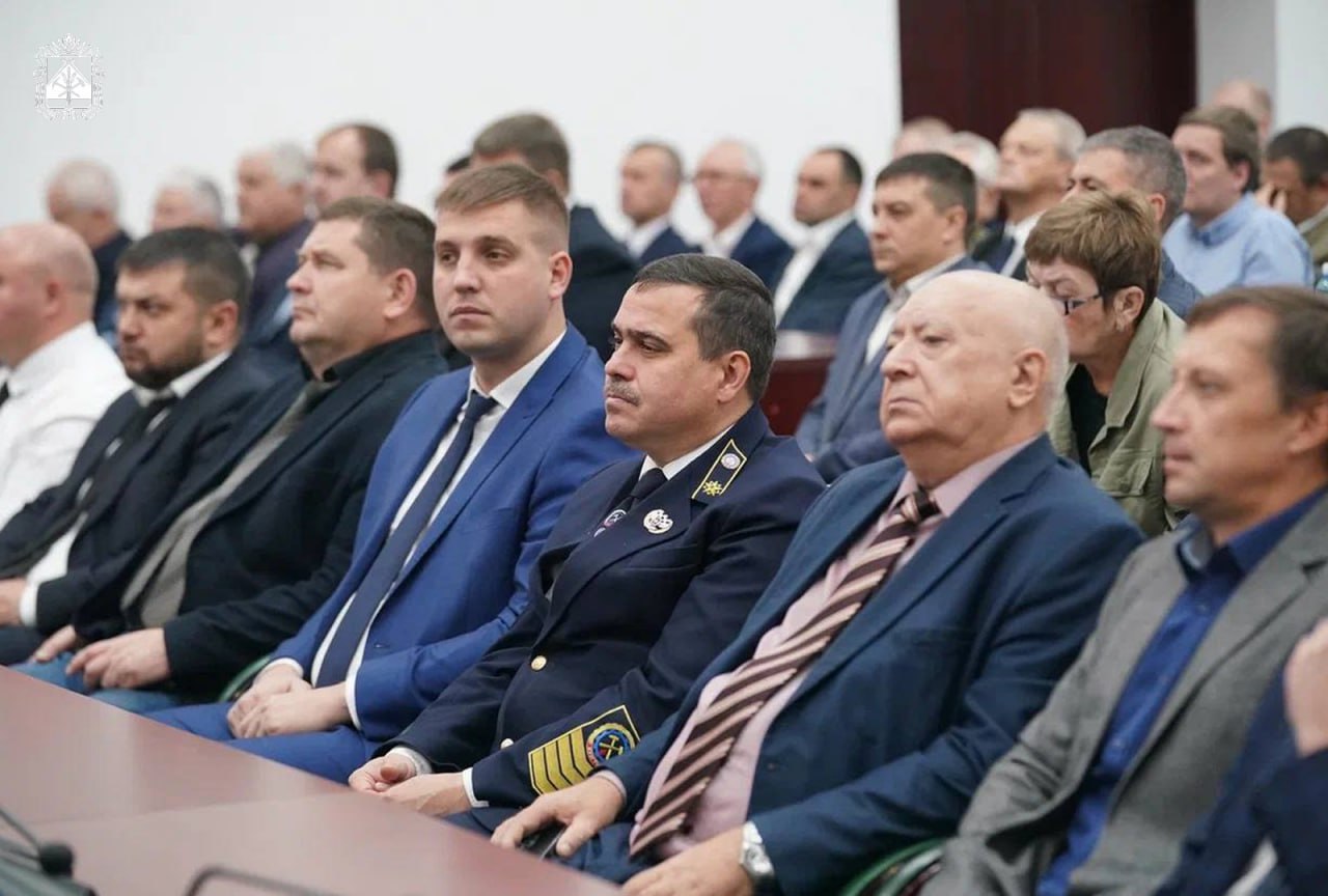 Губернатор Кузбасса Илья Середюк обсудил с угольщиками, представителями надзорных органов и профсоюзов безопасность труда на предприятиях Губернатор Кузбасса Илья Середюк обсудил с угольщиками, представителями надзорных органов и профсоюзов безопасность труда на предприятиях