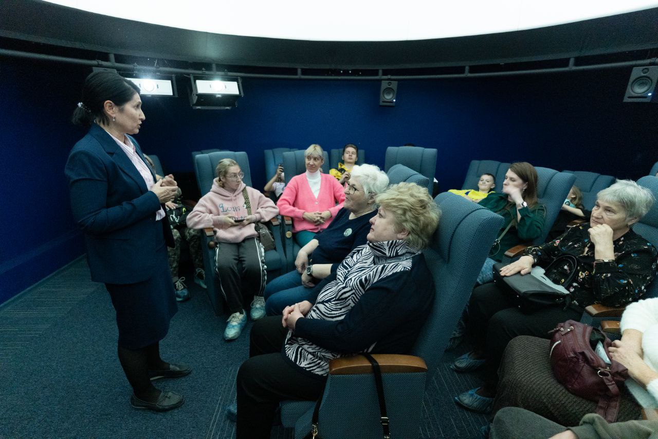 В Кемерове семьи участников СВО посетили планетарий и музей «Археология, этнография и экология Сибири» КемГУ В Кемерове семьи участников СВО посетили планетарий и музей «Археология, этнография и экология Сибири» КемГУ