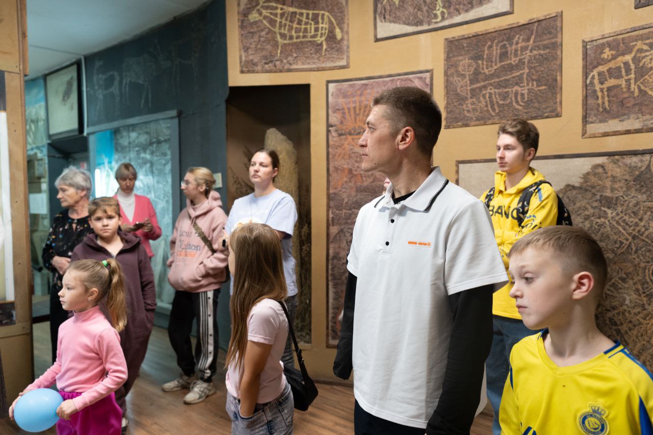 В Кемерове семьи участников СВО посетили планетарий и музей «Археология, этнография и экология Сибири» КемГУ В Кемерове семьи участников СВО посетили планетарий и музей «Археология, этнография и экология Сибири» КемГУ