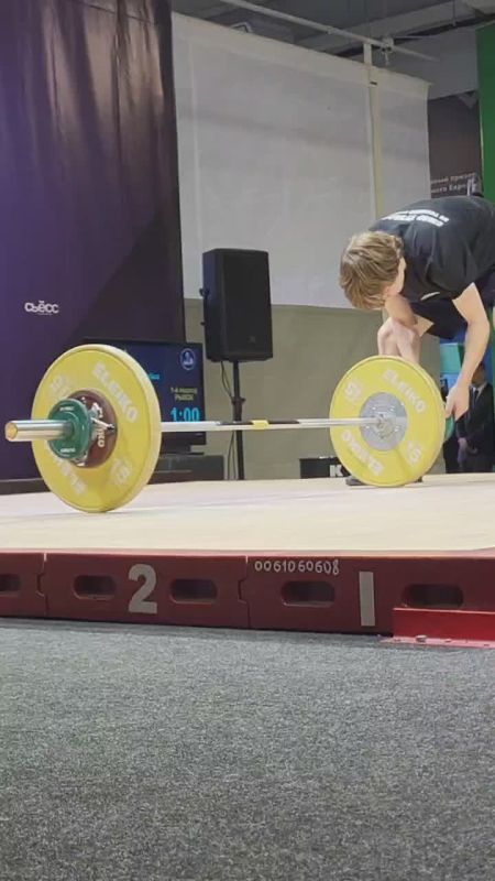 Больше сотни сильнейших мужчин и женщин собрались в Кемерове