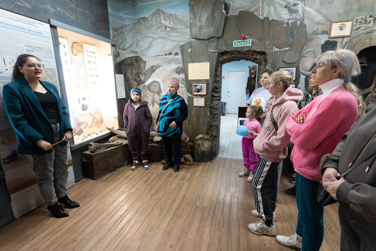 В Кемерове семьи участников СВО посетили планетарий и музей «Археология, этнография и экология Сибири» КемГУ В Кемерове семьи участников СВО посетили планетарий и музей «Археология, этнография и экология Сибири» КемГУ