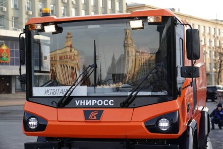 На площади Советов испытали новый кемеровский дорожный пылесос