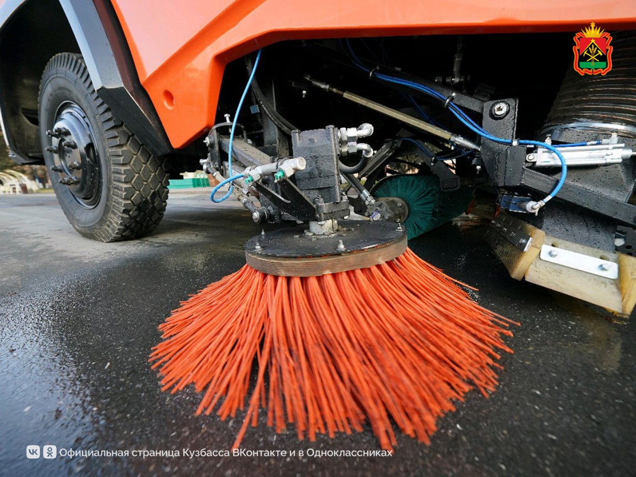 Илья Середюк: кузбасские инженеры разработали уникальную вакуумную машину для всесезонной уборки улиц Илья Середюк: кузбасские инженеры разработали уникальную вакуумную машину для всесезонной уборки улиц