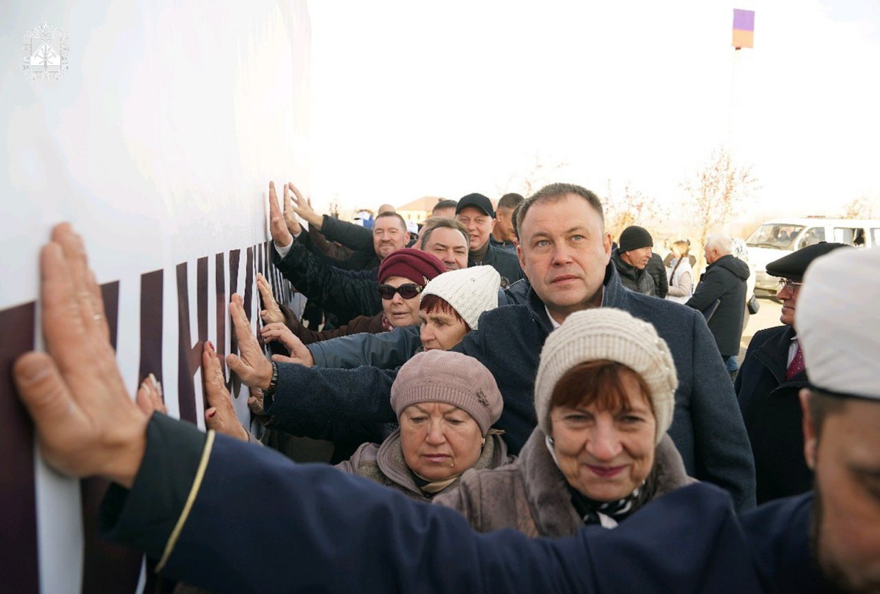 Фуру с гуманитарной помощью из Ленинска-Кузнецкого отправили в зону проведения спецоперации Фуру с гуманитарной помощью из Ленинска-Кузнецкого отправили в зону проведения спецоперации