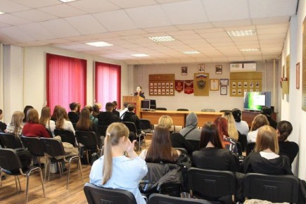 Будущие юристы в гостях у транспортной полиции Белово