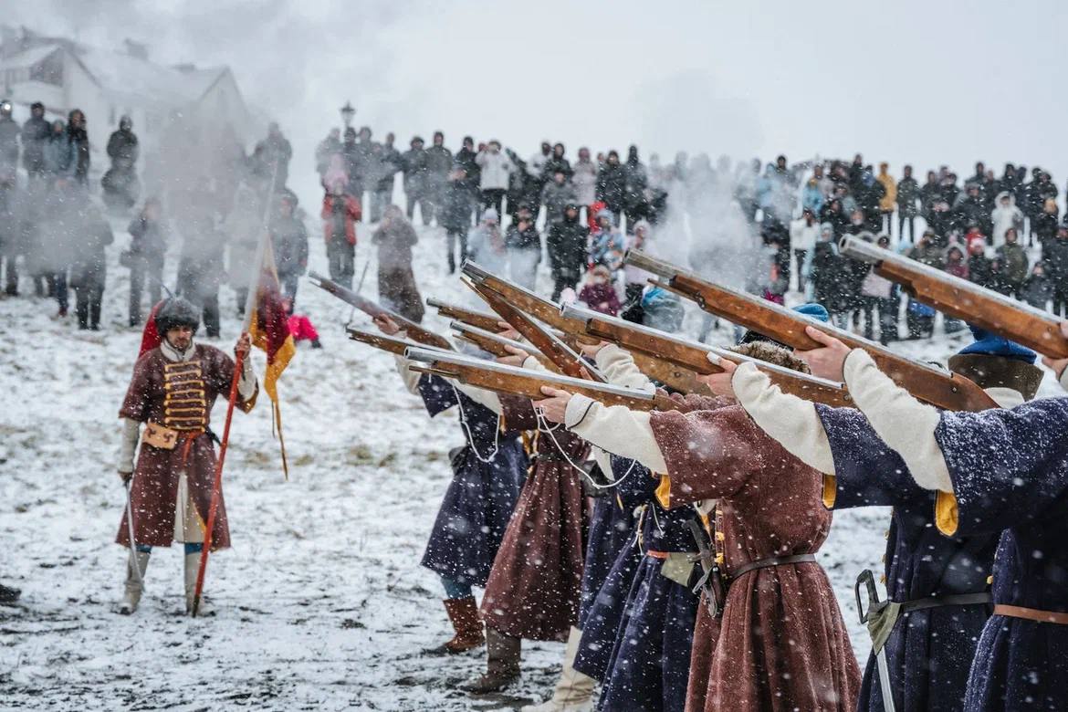 Крупнейшая в истории Сибири реконструкция Московской битвы — одного из решающих событий Смутного времени — состоялась в Омске в рамках всесибирского военно-исторического фестиваля «1612 — спасители Отечества», приуроченного... Крупнейшая в истории Сибири реконструкция Московской битвы — одного из решающих событий Смутного времени — состоялась в Омске в рамках всесибирского военно-исторического фестиваля «1612 — спасители Отечества», приуроченного...