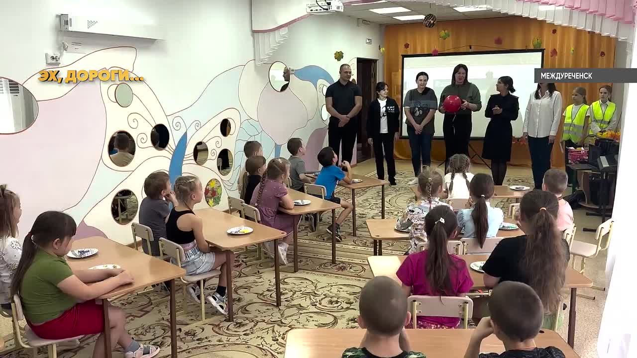 В Междуреченске инспекторы встретились с воспитанниками детского сада «Улыбка» и их родителями