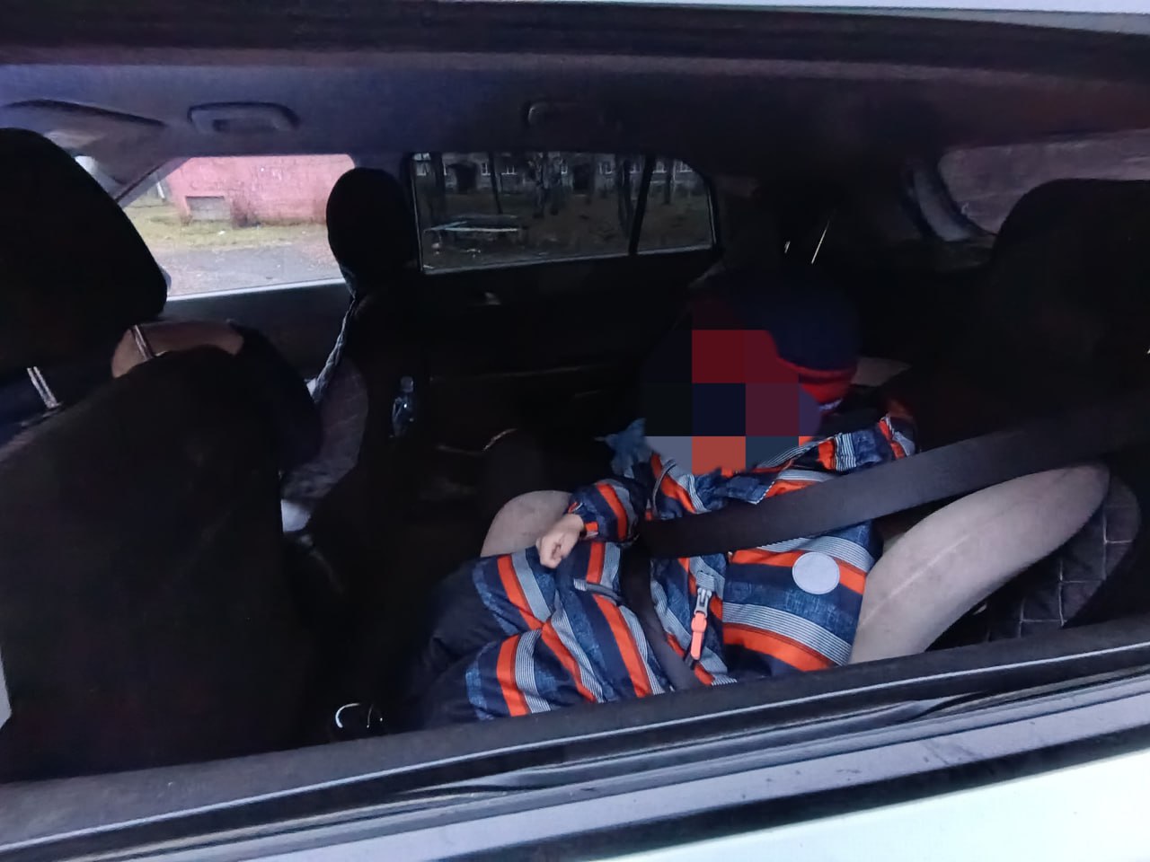 В Мысках сотрудники Госавтоинспекции проверили автомобилистов на предмет соблюдения правил перевозки юных пассажиров В Мысках сотрудники Госавтоинспекции проверили автомобилистов на предмет соблюдения правил перевозки юных пассажиров