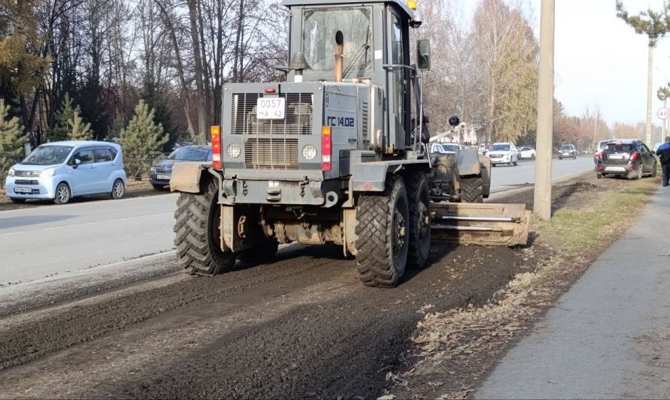 Сегодня на улицах Кемерова работает 77 единиц механизированной техники Сегодня на улицах Кемерова работает 77 единиц механизированной техники