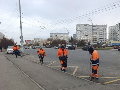 Сегодня на улицах Кемерова работает 77 единиц механизированной техники