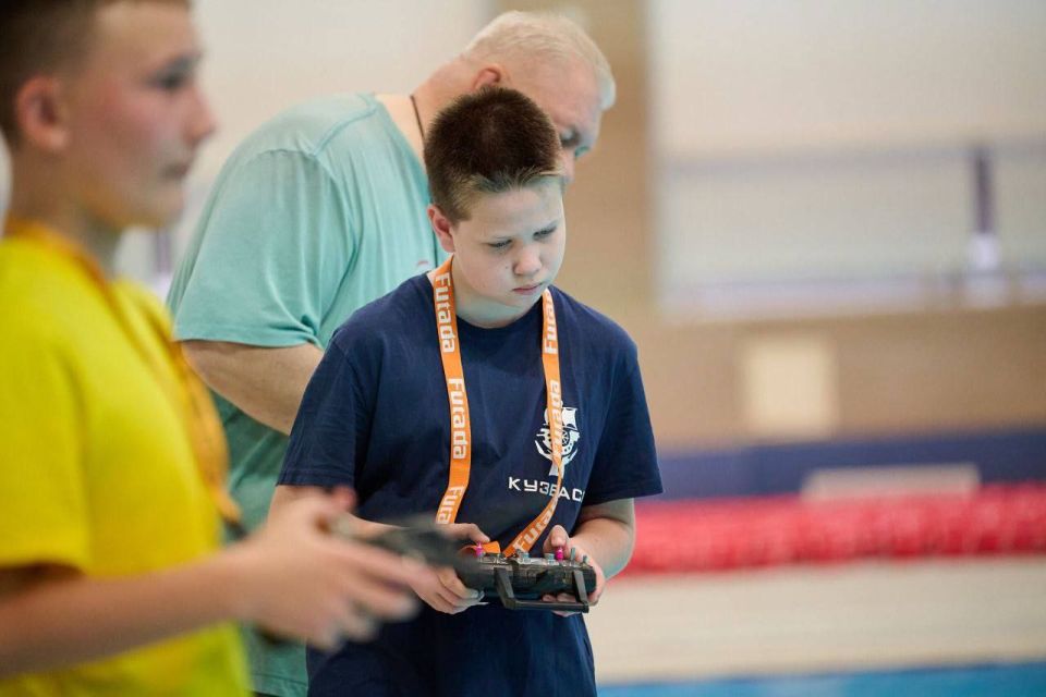 Кемеровчане в составе сборной региона стали победителями Всероссийских соревнований по судомодельному спорту Кемеровчане в составе сборной региона стали победителями Всероссийских соревнований по судомодельному спорту