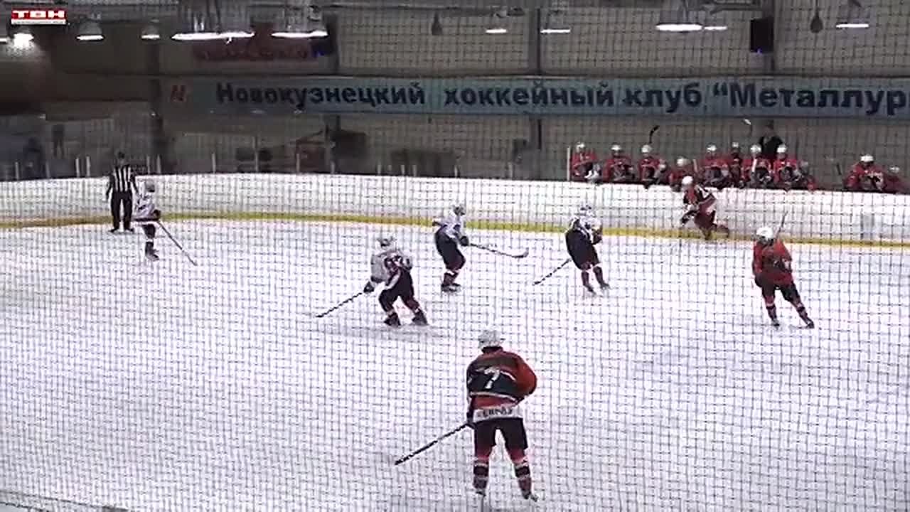 Юниоры "Металлурга" принимали барнаульский "Алтай" в чемпионате ЮХЛ