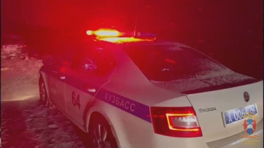 Оказали помощь автомобилисту, съехавшему с дороги в условиях непогоды, кузбасские автоинспекторы