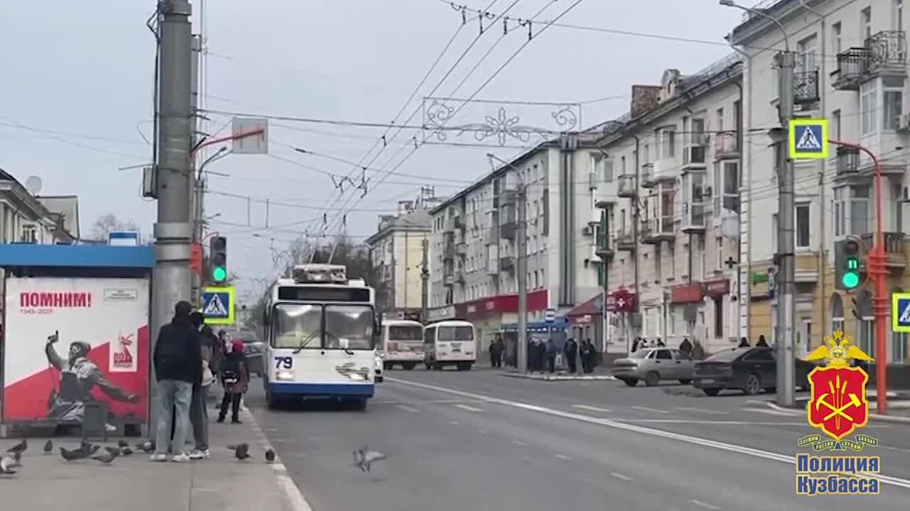 В Ленинске-Кузнецком местная жительница выразила признательность полицейским за найденный в кратчайшие сроки мобильный телефон ее дочери