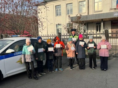 В Междуреченске сотрудники Госавтоинспекции провели урок безопасности для учащихся школы №7