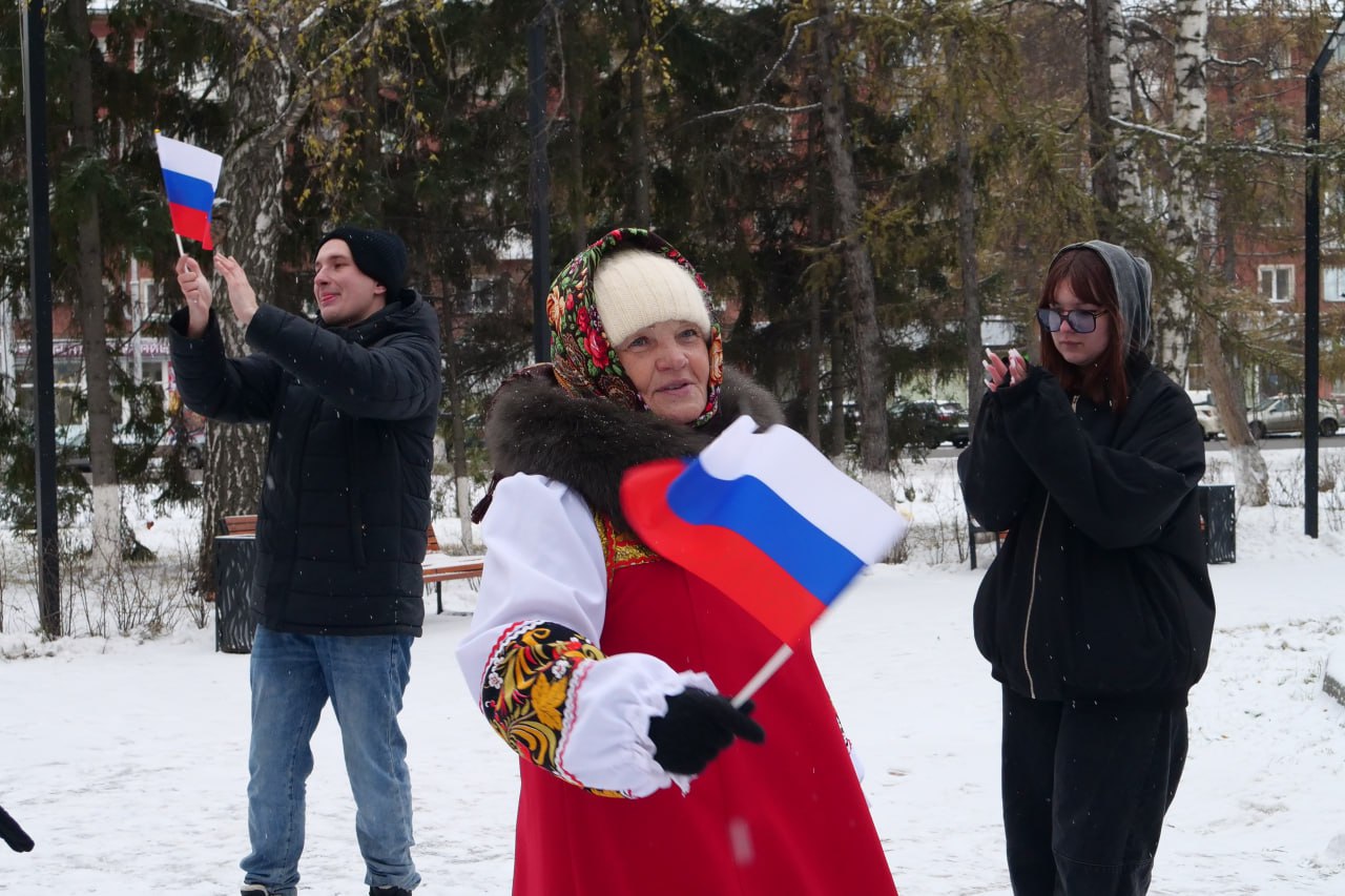 Каждую пятницу в Центральной районе для кемеровчан старшего поколения проводят весёлые и познавательные программы Каждую пятницу в Центральной районе для кемеровчан старшего поколения проводят весёлые и познавательные программы