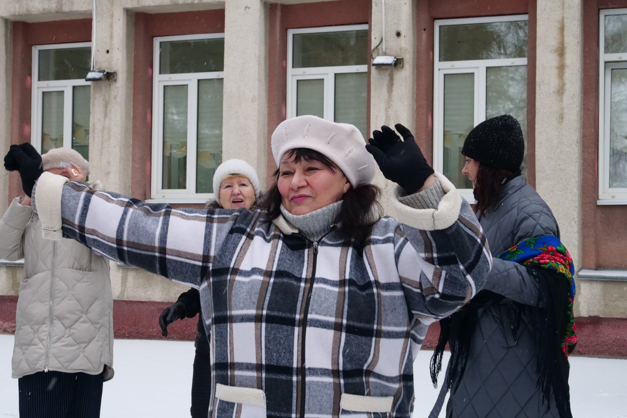 Каждую пятницу в Центральной районе для кемеровчан старшего поколения проводят весёлые и познавательные программы Каждую пятницу в Центральной районе для кемеровчан старшего поколения проводят весёлые и познавательные программы