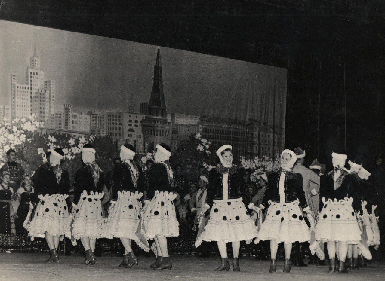 ДК им. 50-летия Октября отметил 85-летний юбилей ДК им. 50-летия Октября отметил 85-летний юбилей