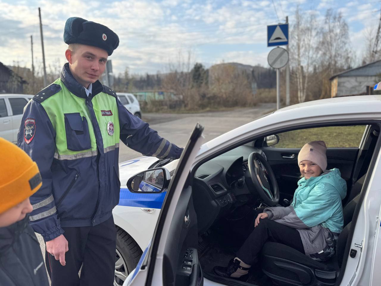 В Междуреченске сотрудники Госавтоинспекции провели урок безопасности для учащихся школы №7 В Междуреченске сотрудники Госавтоинспекции провели урок безопасности для учащихся школы №7