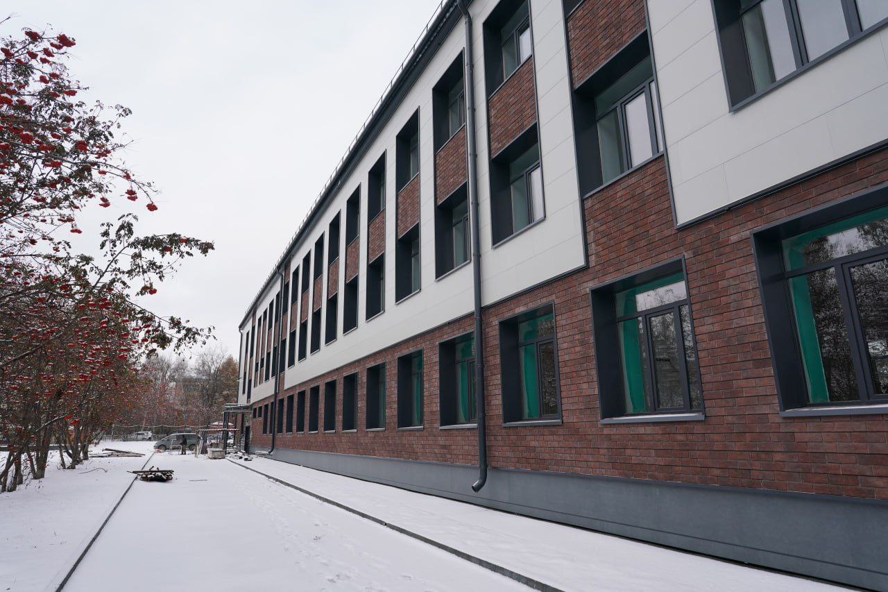 Глава города Кемерово Дмитрий Анисимов рассказал о ходе капитального ремонта школы №10 Глава города Кемерово Дмитрий Анисимов рассказал о ходе капитального ремонта школы №10