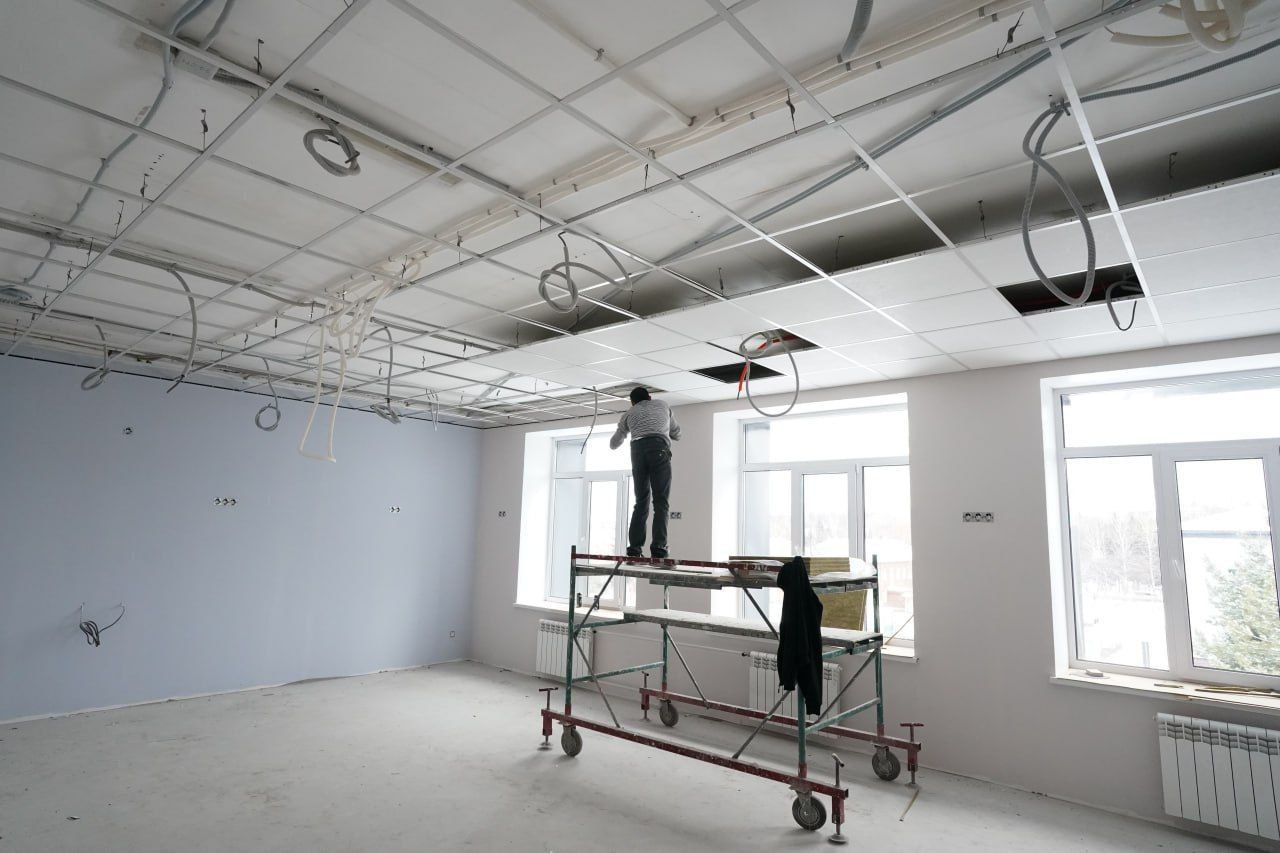 Глава города Кемерово Дмитрий Анисимов рассказал о ходе капитального ремонта школы №10 Глава города Кемерово Дмитрий Анисимов рассказал о ходе капитального ремонта школы №10