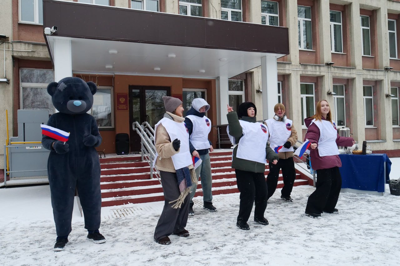 Каждую пятницу в Центральной районе для кемеровчан старшего поколения проводят весёлые и познавательные программы Каждую пятницу в Центральной районе для кемеровчан старшего поколения проводят весёлые и познавательные программы