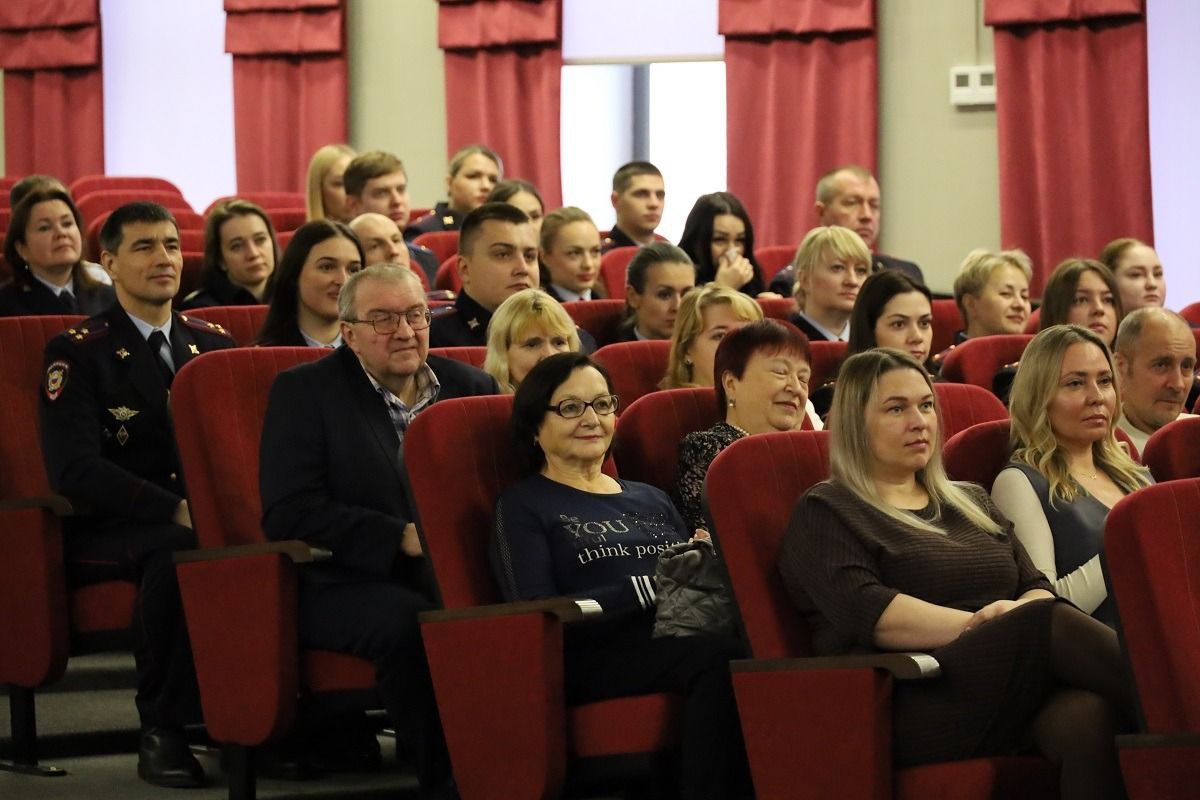 В ГУ МВД России по Кемеровской области – Кузбассу прошел праздничный телемост с сотрудниками, находящимися в служебной командировке В ГУ МВД России по Кемеровской области – Кузбассу прошел праздничный телемост с сотрудниками, находящимися в служебной командировке