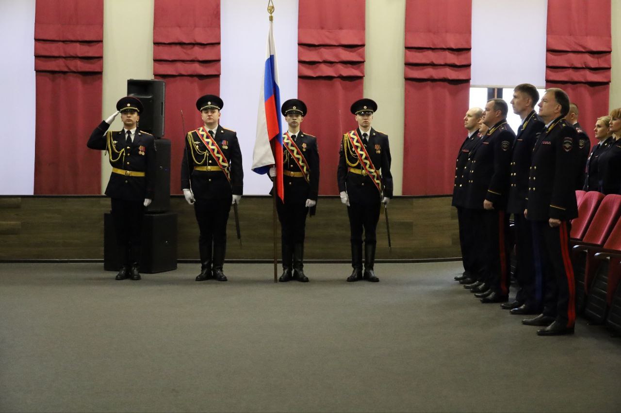 В ГУ МВД России по Кемеровской области – Кузбассу прошел праздничный телемост с сотрудниками, находящимися в служебной командировке